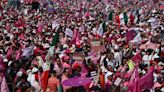INE pide a Marea Rosa no "trasgredir" las elecciones al usar el color institucional en su marcha