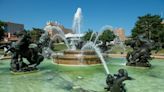 KC Royals assist in dyeing water gold in iconic fountain at the Country Club Plaza