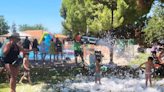 El II Pozuelo Splash divierte a centenares de niños en la piscina municipal