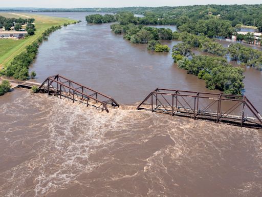 Midwestern flooding collapses a bridge, forces evacuations and kills at least 2