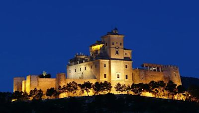 El increíble castillo de un pueblo español que perteneció a los templarios y tiene un santuario en su interior