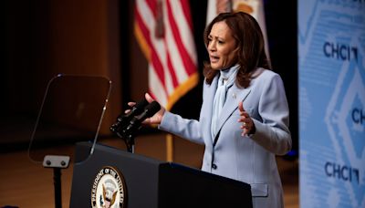 Diddy edited into photo of Kamala Harris and Montel Williams | Fact check