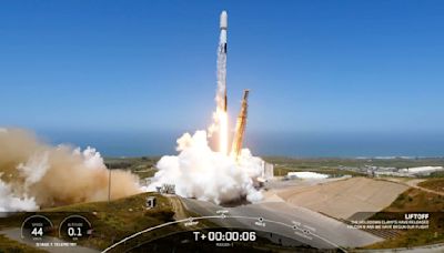 SpaceX Falcon 9 rocket launches 2 satellites on record-tying 20th flight (video)