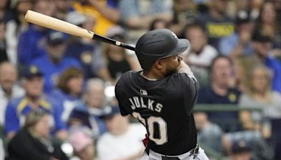 Brewers explode late to rout White Sox