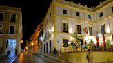 Las fotos de la Ronda nocturna, una ciudad diferente que emerge tras la caída de la noche a la luz de sus monumentos iluminados