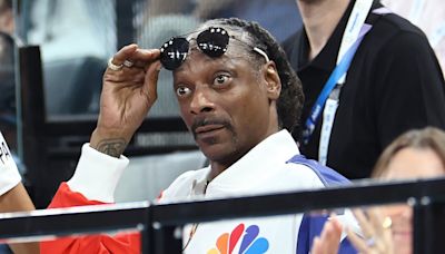 Awkward moment Simone Biles’ mom reminds Snoop Dogg about a time he blew off her and Team USA gymnast