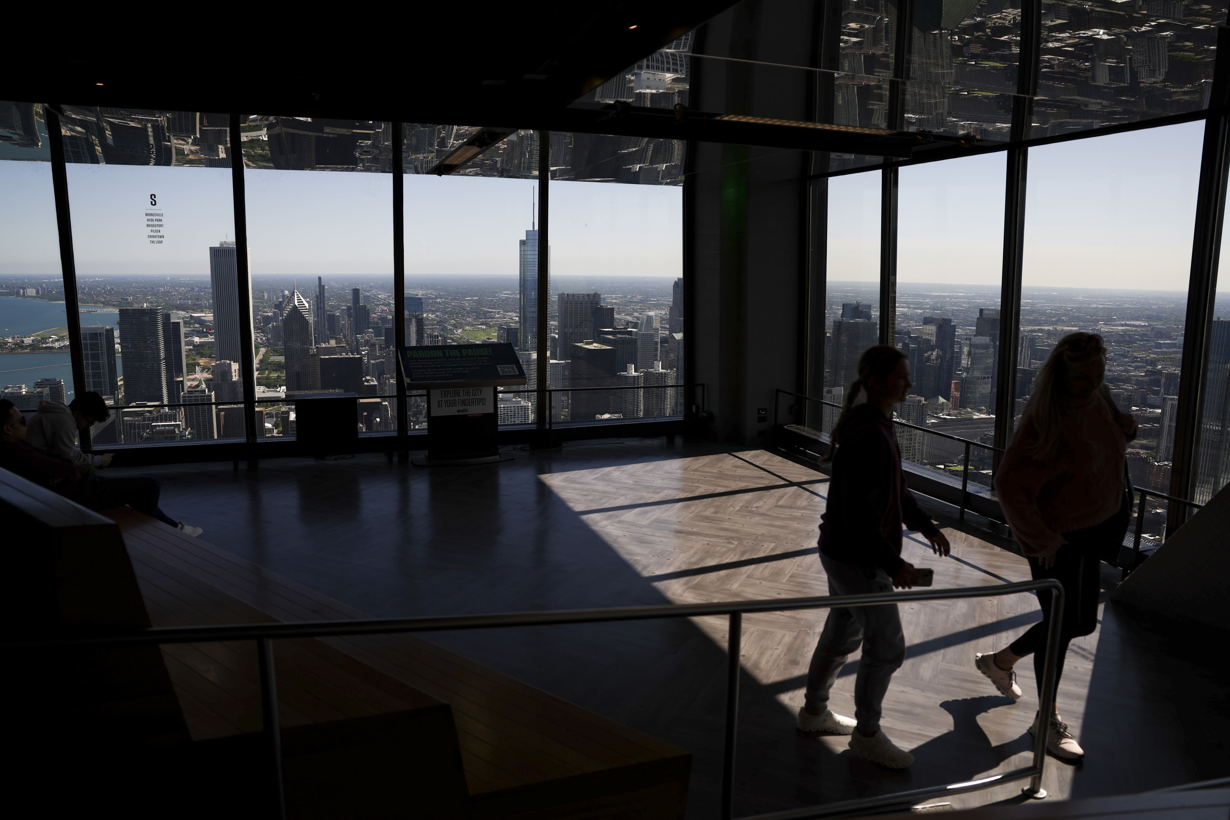 Operator of John Hancock Center’s observation deck buys iconic Signature Room space, promises ‘something spectacular’ will take its place