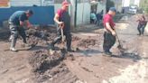 Limpieza de lodo en calles tras las lluvias en Ecatepec