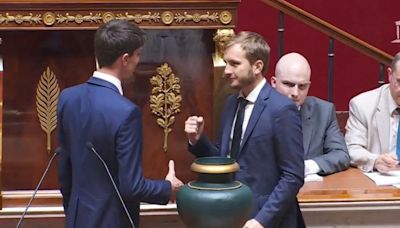 Présidence de l’Assemblée nationale : Un député fait un « pierre, feuille, ciseaux » face à l’assesseur du RN