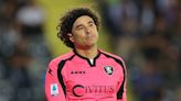 Guillermo Ochoa, el portero especialista en pelear por el descenso en Europa