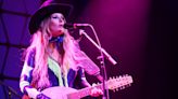 Elizabeth Cook’s Cover of ‘Everybody Wants to Rule the World’ Is a Great Singer Meeting an Iconic Song