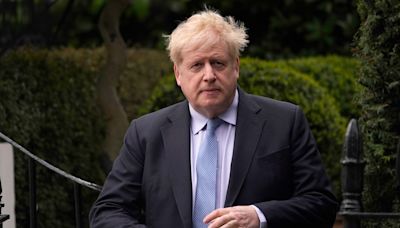 Covid, partygate y cáncer de la reina: Las explosivas confesiones de Boris Johnson en sus memorias - La Tercera