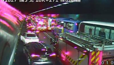 雪山隧道火燒車濃煙密布 國五北上隧道口「濃煙猛竄」全線封閉車潮塞爆