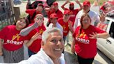 Candidato del PT se puso a cantarle a las madres en pleno debate por Apodaca, Nuevo León