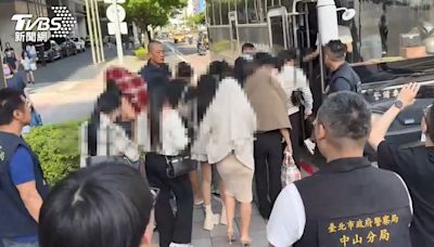 別動！泰國色情店「賣手環換摸摸」 警夜襲狂逮46人