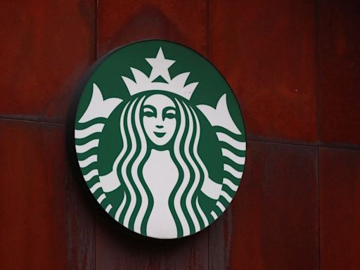 Elliott offers Starbucks settlement to allow CEO to keep top job, CNBC reports