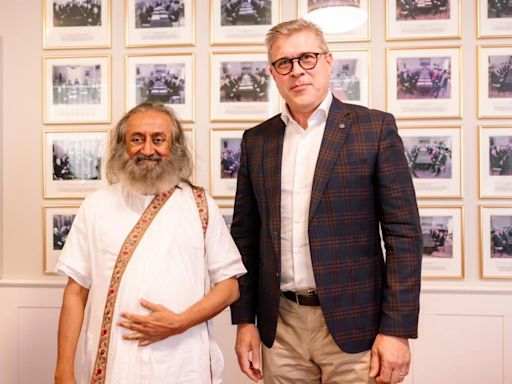 Sri Sri Ravi Shankar meets Iceland's PM; praises country's climate efforts, talks mental health, peace