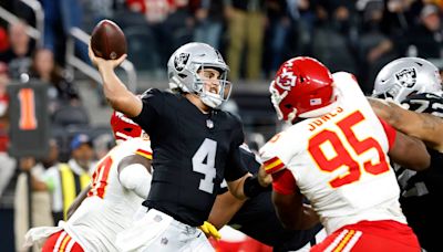 Raiders mailbag: Fans want to know about salary cap, tight ends, QBs