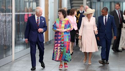 King speaks Welsh on Senedd's 25th birthday