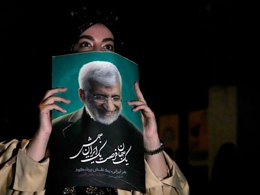 First candidate drops out of Iran presidential election, due to take place Friday amid voter apathy