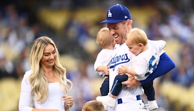 Freddie Freeman leaves Dodgers to be with ailing son