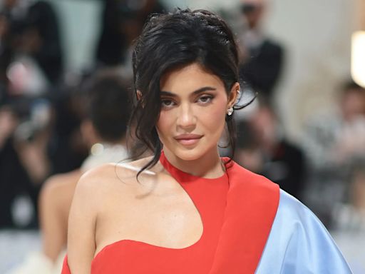 Kylie Jenner's Alleged Cosmetic Procedures: Fans Speculate on New Selfies and Met Gala Appearance