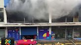 Fuego consume casi por completo un centro comercial en Pococí | Teletica