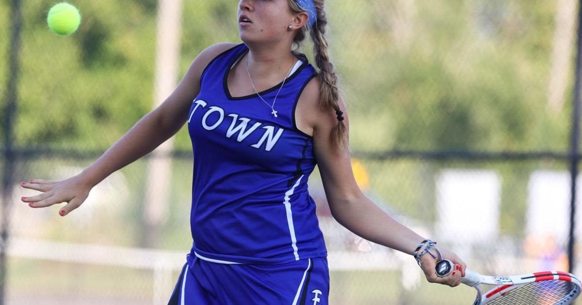 Elizabethtown defeats Manheim Central is L-L girls tennis match