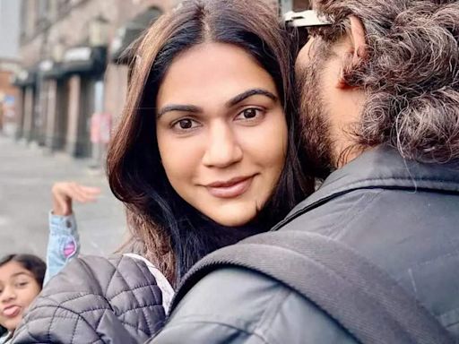 Sneha Reddy calls Allu Arjun 'the calm to my chaos' in a sweet selfie from Europe trip | Telugu Movie News - Times of India