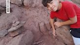 阿根廷12歲男童留祖父家玩 意外發現草食恐龍後腿骨化石 估計恐龍身長達16米 | am730