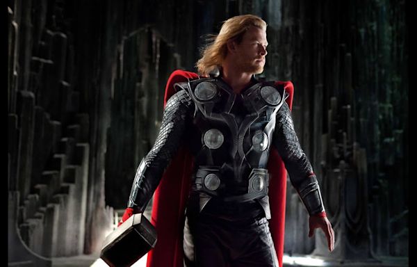 Chris Hemsworth Ran Into Mjolnir Out In The Wild, And He (And The Fans) Had All The Funny Comments About It