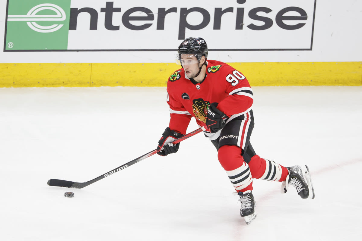 Bruins Should Take Chance on Ex-Blackhawks Forward