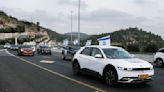 Slow-moving convoy sets off in protest against the Israeli government