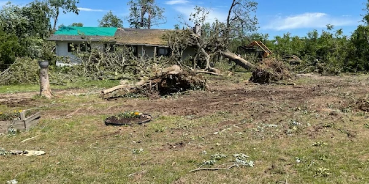 Tornado leaves behind extensive damage in Barry & Lawrence Counties