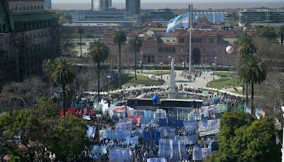 Miles de argentinos marchan en el día de San Cayetano, patrono del pan y del trabajo