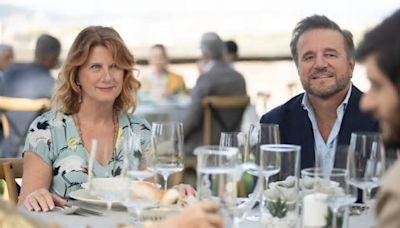“Ricchi a tutti i costi”, Christian De Sica e Angela Finocchiaro di nuovo insieme. Cast, trama e trailer