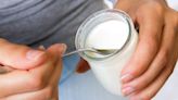 Yogur natural o yogur de soja: ¿cuál es más nutritivo para consumir en casa?