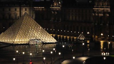 Opinião - Paris ainda e sempre: O Louvre de Mitterand