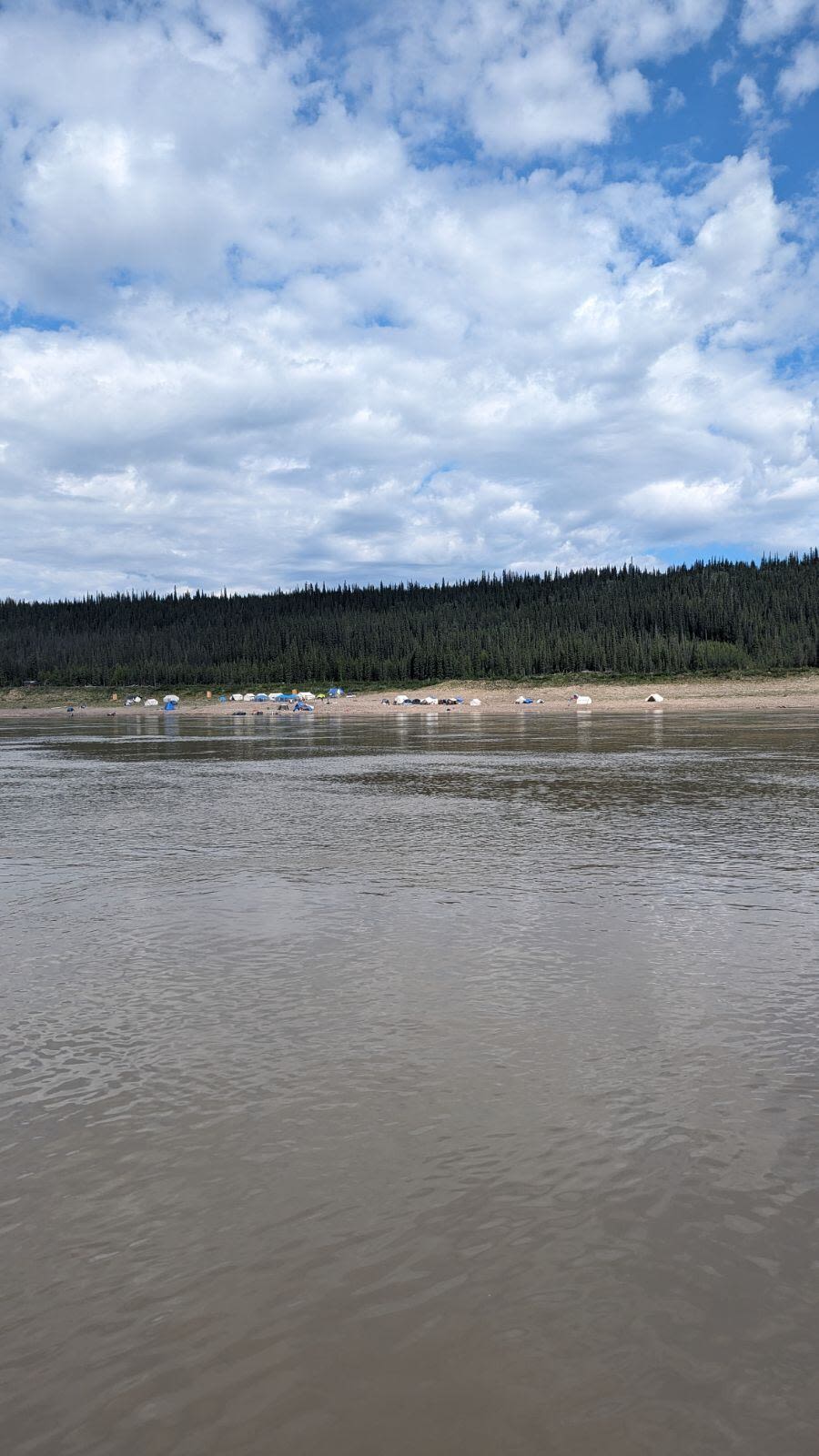 Fishing camp near Fort Good Hope, N.W.T., hosts 100 evacuees amid wildfire