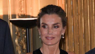 El debut de la reina Letizia en París con guiño a Francia: un vestido de Dior y unos tacones coquette