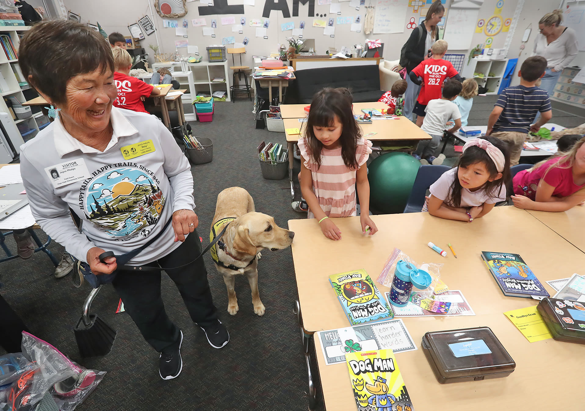 Hope View Elementary students, staff enjoy Service Dog Day