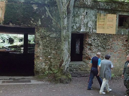 El misterio de los esqueletos hallados en una antigua base ocupada por Hitler y tropas nazis en Polonia