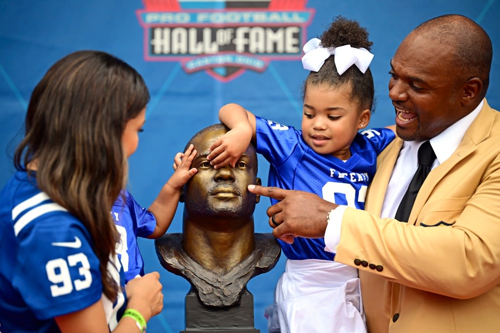 Dwight Freeney gives Hall of Fame shout-out to CT hometown as he is honored in Canton