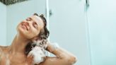 Cada cuánto hay que lavarse el pelo con shampoo, según el dermatólogo Álex Docampo