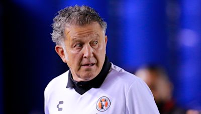 Juan Carlos Osorio arremetió contra una juez y encaró a un árbitro en derrota de Tijuana