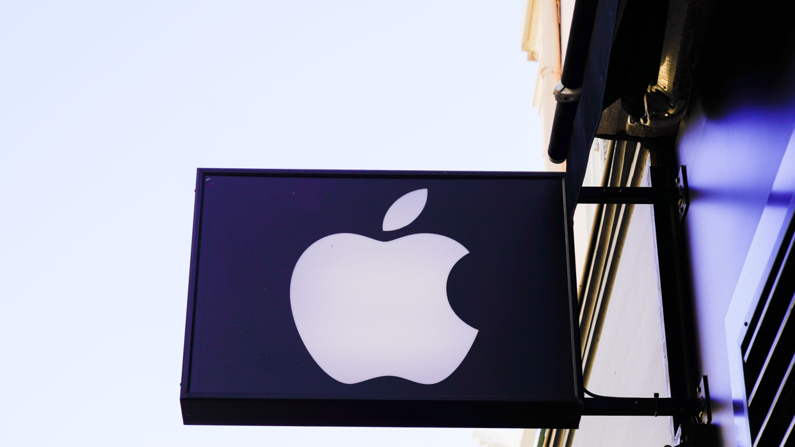 Apple Store Strike: Workers in Towson, Maryland Authorize First Strike