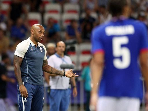 La mochila de Thierry Henry con Francia: la búsqueda de un oro olímpico esquivo hace 40 años - La Tercera