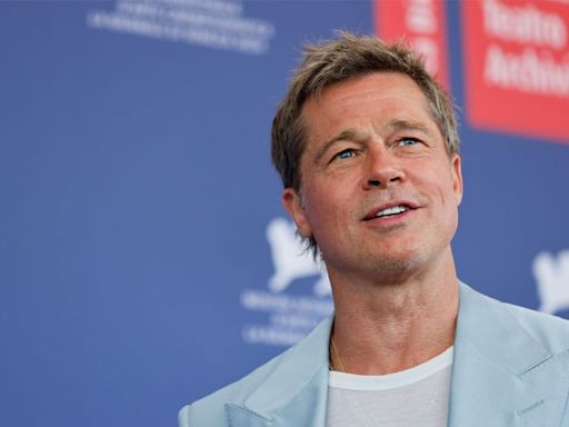 Brad Pitt refuerza los rumores de haberse hecho una cirugía de rejuvenecimiento tras aparecer en Venecia y lucir más joven que hace 6 años: ¿Qué es el “facelift” al que se habría sometido?