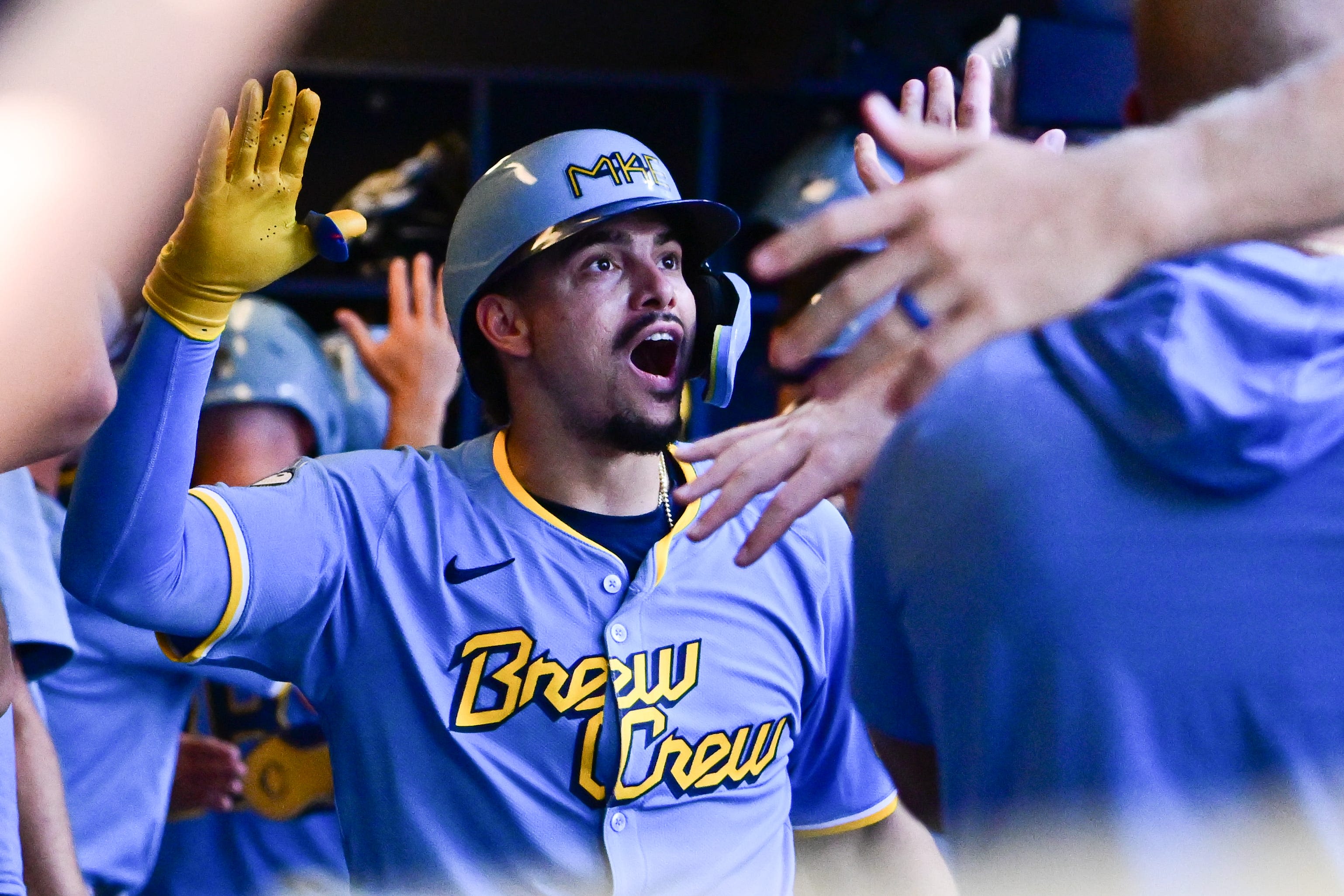 Are the Brewers on TV tonight? Time, channel, live stream, radio for game vs Reds