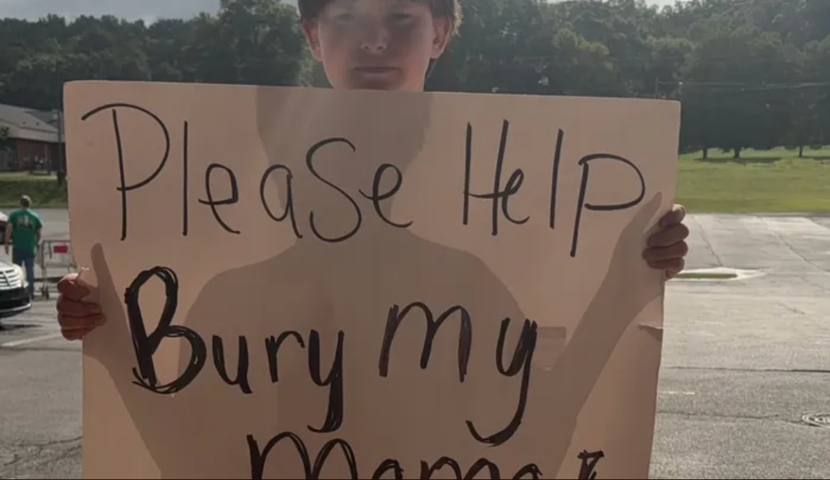 Boy, 11, stands by railroad tracks for two days asking others to ‘please help bury my mama’ in heartbreaking scene